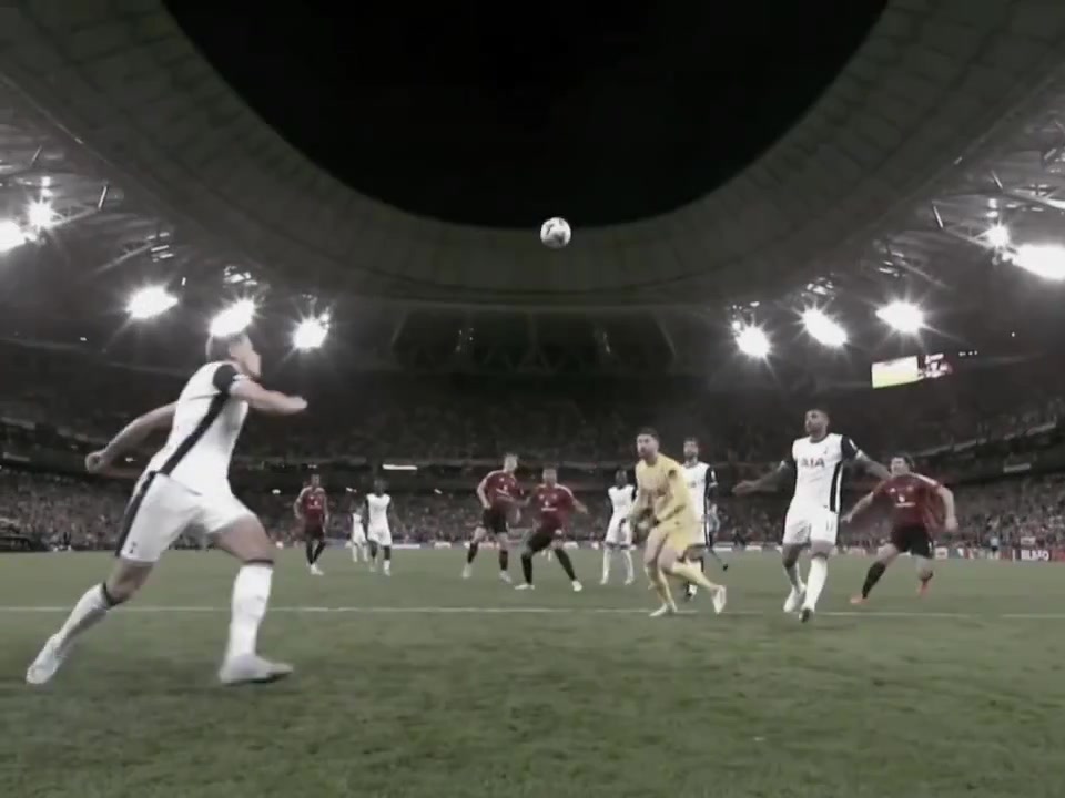 熱刺球迷這一腳解圍拯救了一個(gè)賽季