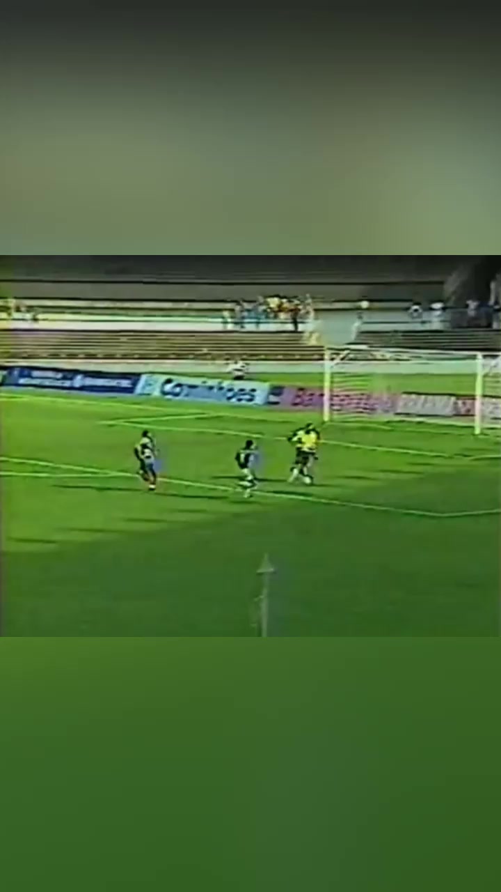 17歲大羅巴甲單場狂入5球最后一球上了瘋狂足球名場面