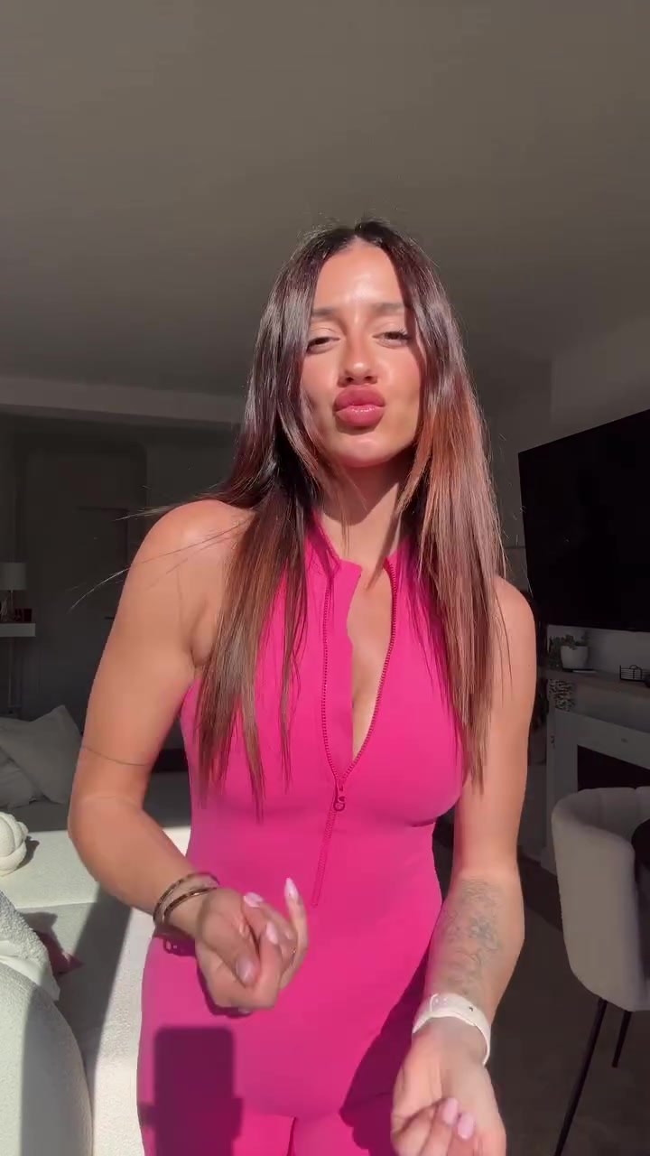 亞馬爾被曝和大姐姐出游這是年少不知姐姐好錯(cuò)把妹妹當(dāng)寶