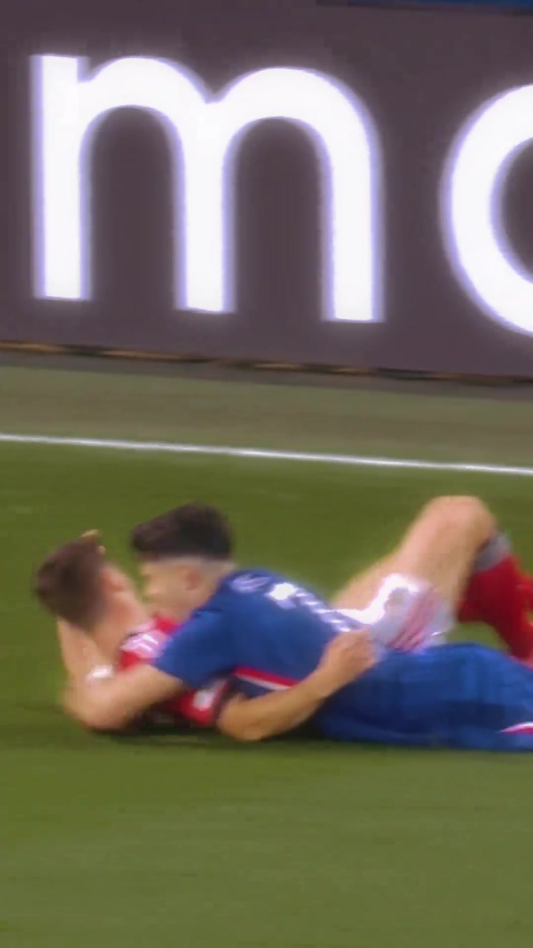 自古紅藍(lán)出CP男孩子在外踢球也要記得保護(hù)好自己啊