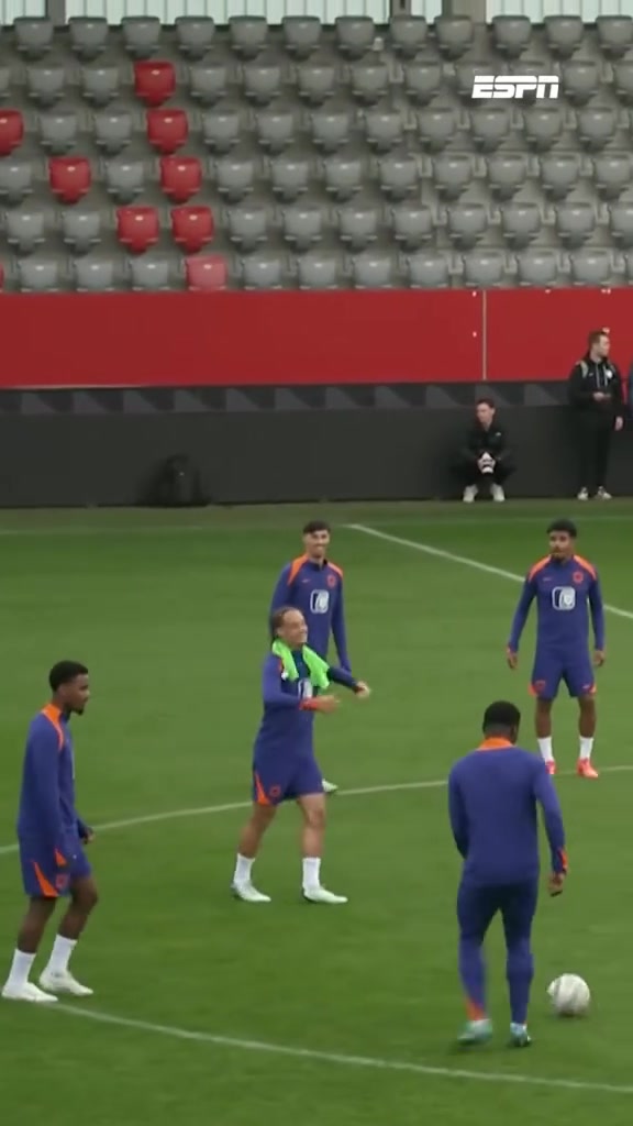 實拍藍黑不開心這次徹底被荷蘭隊友們整開心了