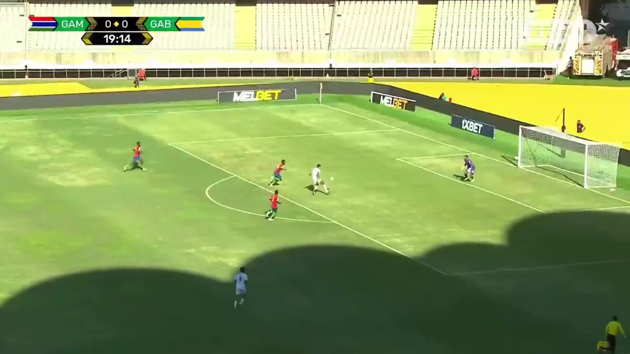 無(wú)敵36歲奧巴梅揚(yáng)上演瘋狂大四喜加蓬4-3保留直通世界杯希望