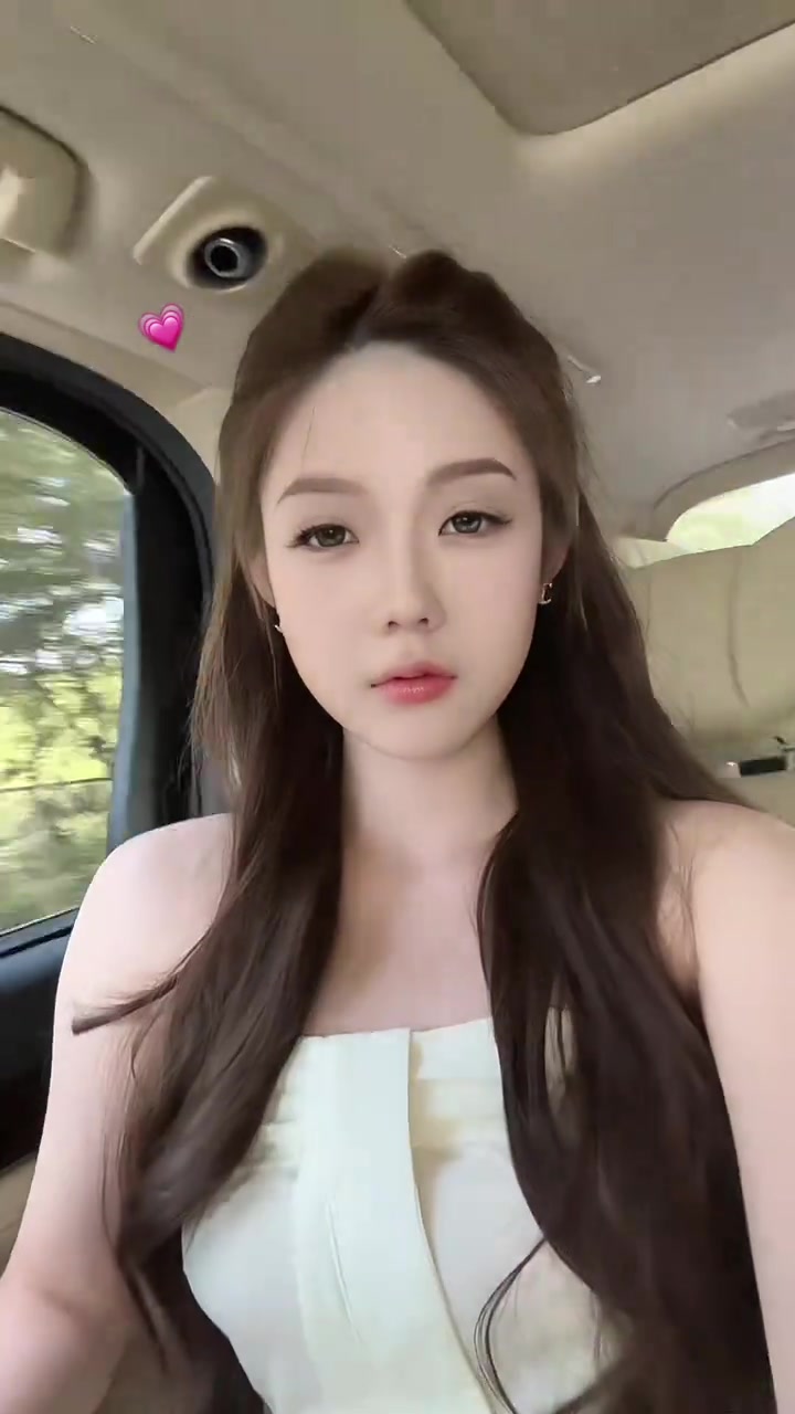 云南玉昆女主持看起來好像白富美呀不得不說顏值真出眾