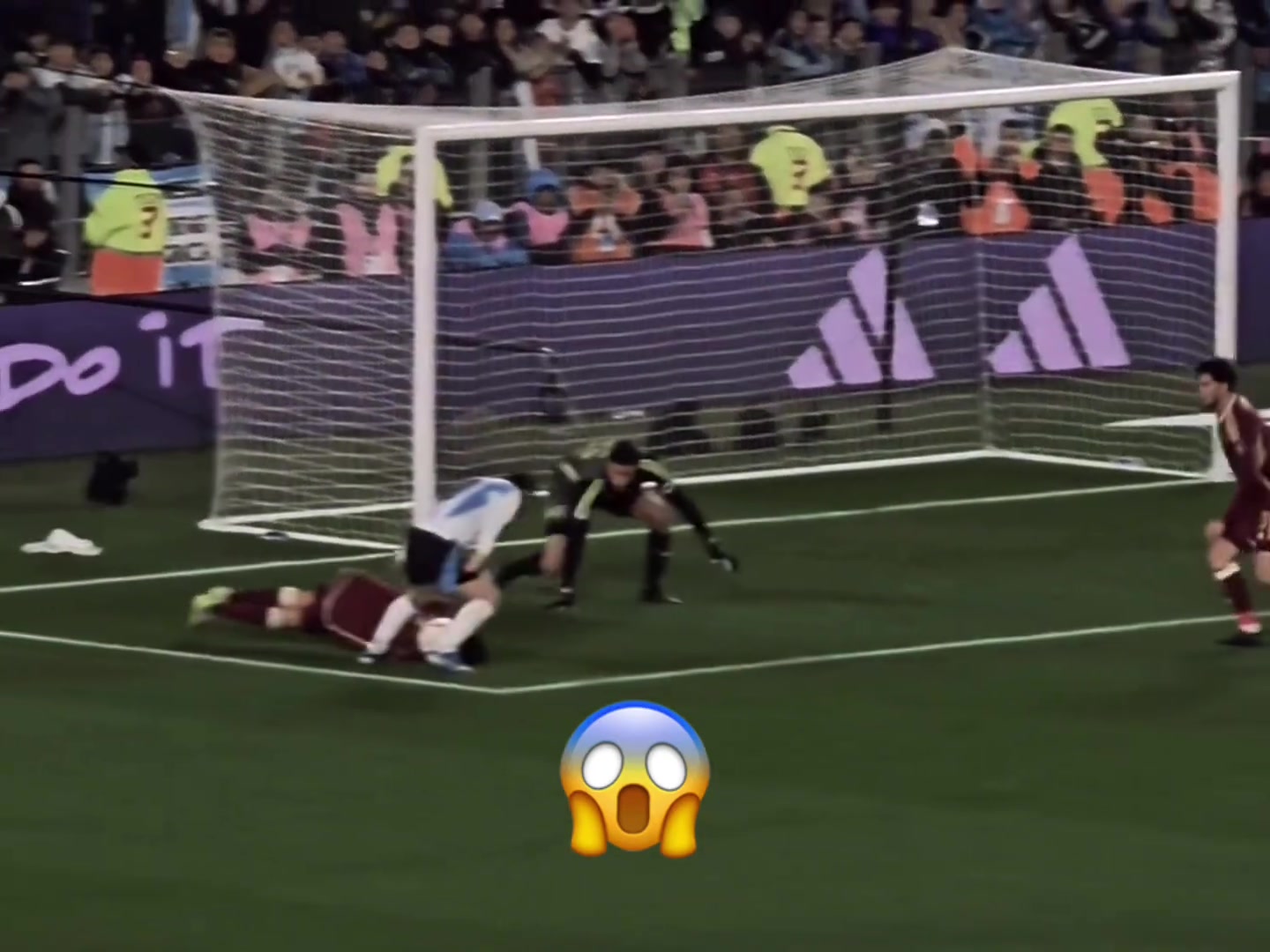 只有慢放鏡頭下才能看到梅西極致的腳下技術(shù)有多強