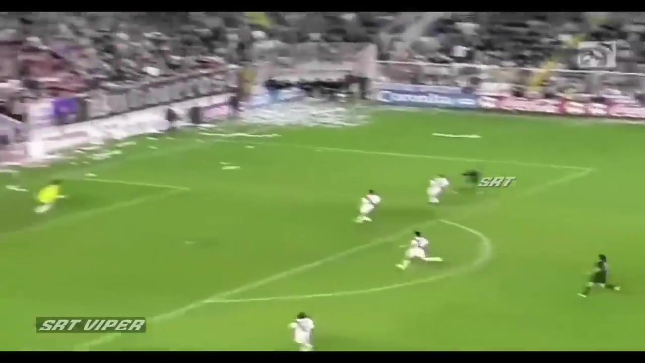 外星人拿球全場(chǎng)沸騰今天的戰(zhàn)術(shù)是把球傳給大羅