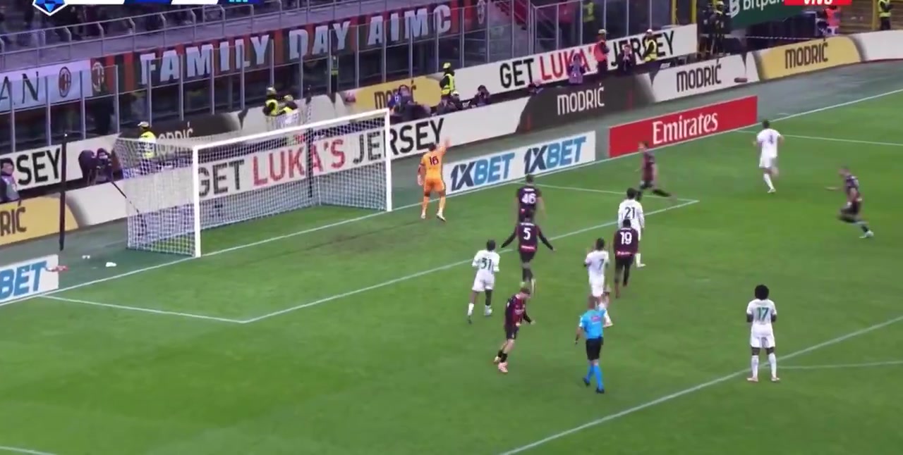 邁尼昂撲出迪巴拉的點(diǎn)球