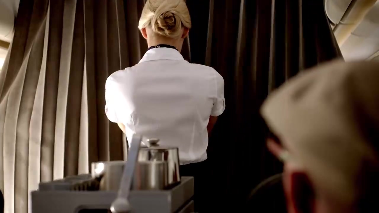 和美女空姐拍廣告渣叔早期的廣告這畫(huà)風(fēng)有點(diǎn)搞笑