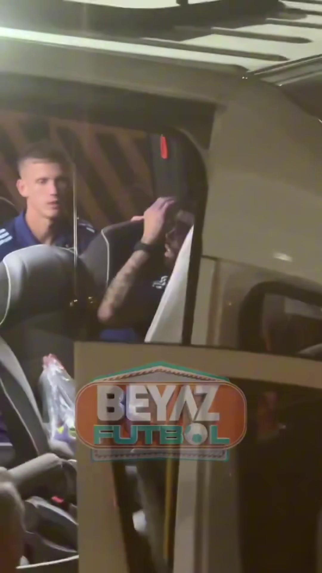 護(hù)照丟了亞馬爾在土耳其護(hù)照丟失賽后找了很久都沒(méi)找到