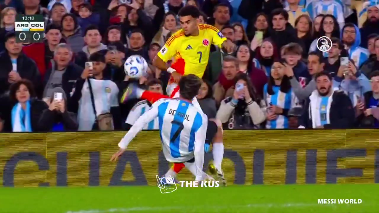 無敵了迪亞斯腳后跟磕球過人戲耍德保羅