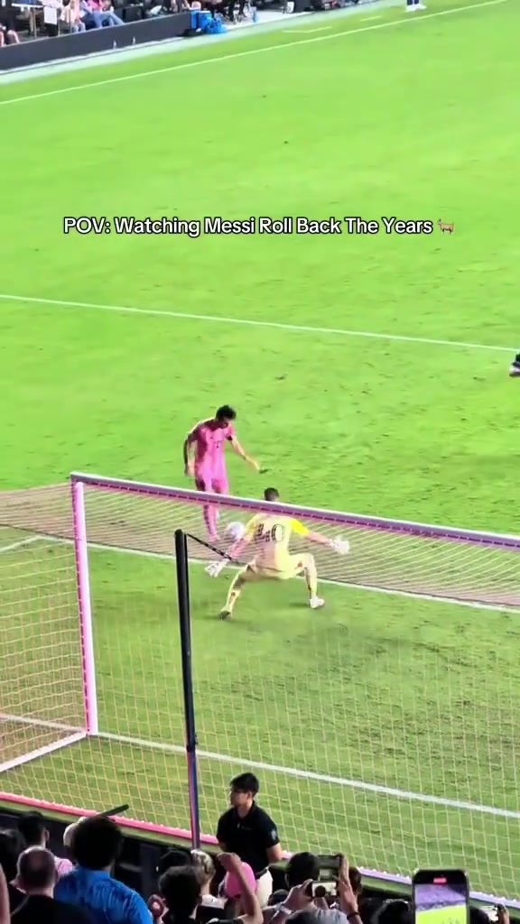 老一輩藝術(shù)家的從容梅西這一招現(xiàn)役沒幾個球員能做到了