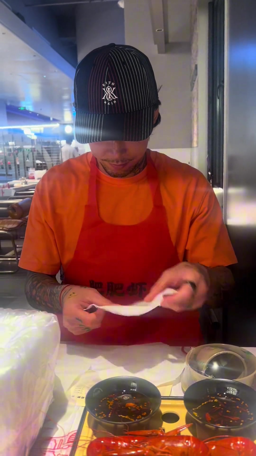 張琳芃愛妻明明是陪我來吃個(gè)清蒸藍(lán)龍?jiān)趺锤杏X變成了主刀醫(yī)生