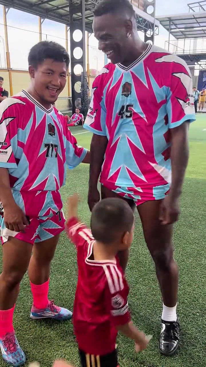 長大了想想都后怕小朋友你知道你踢的是誰嗎