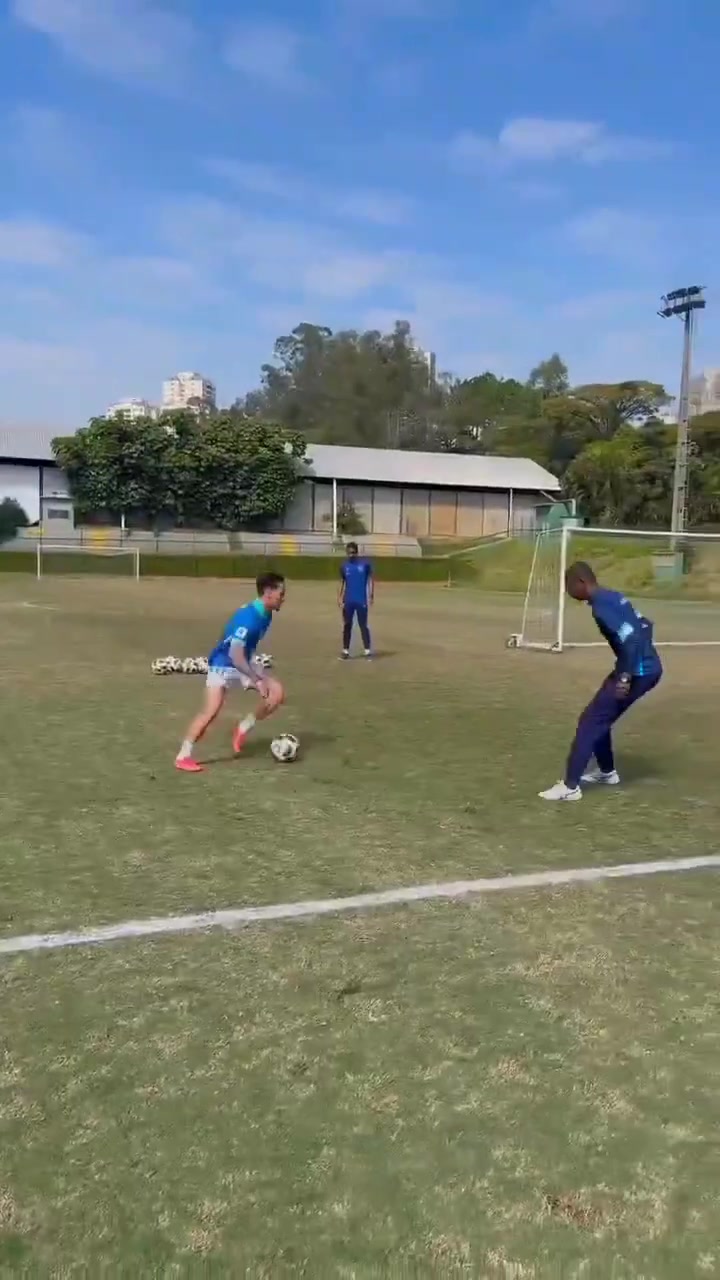 安東尼更新社媒自己留在巴西進行訓練