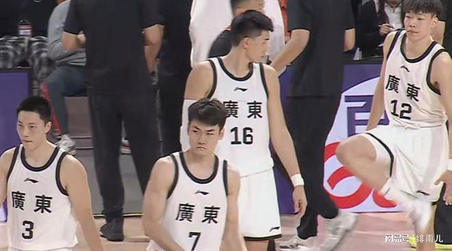 打爆廣東隊？歐洲強(qiáng)力中鋒空降全運會，一隊比四川男籃更強(qiáng)！