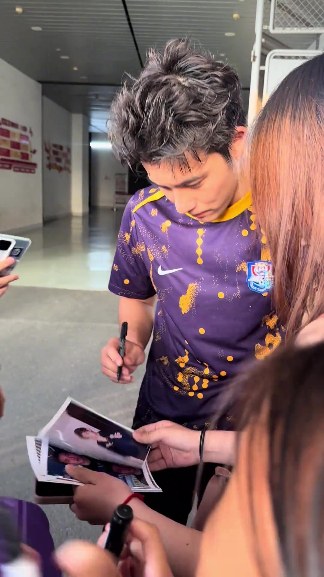 太帥了網(wǎng)友近距離懟拍李明之子李嗣镕仍全程無死角