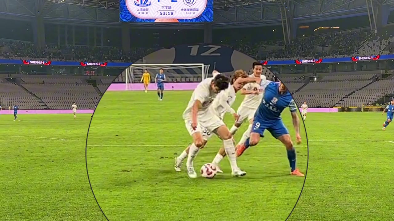 現(xiàn)場(chǎng)申花球迷實(shí)拍配文裁判你瞎還是我瞎這不是點(diǎn)球