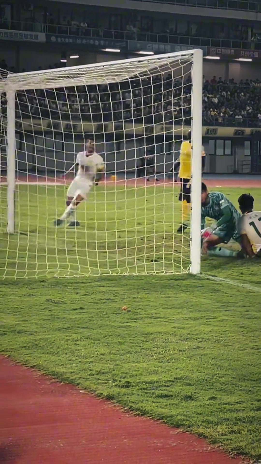 擦鞋擦鞋國安博主實拍張稀哲圓月彎刀助攻林良銘和法比奧