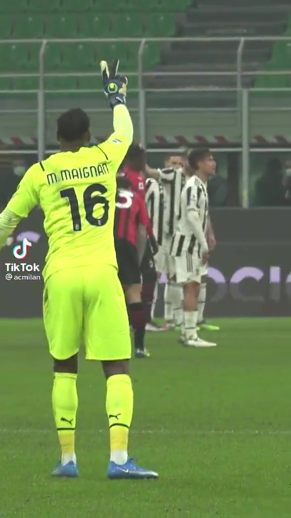 來(lái)自80碼外的聲音名場(chǎng)面邁尼昂化身后置司令塔指揮進(jìn)攻人墻