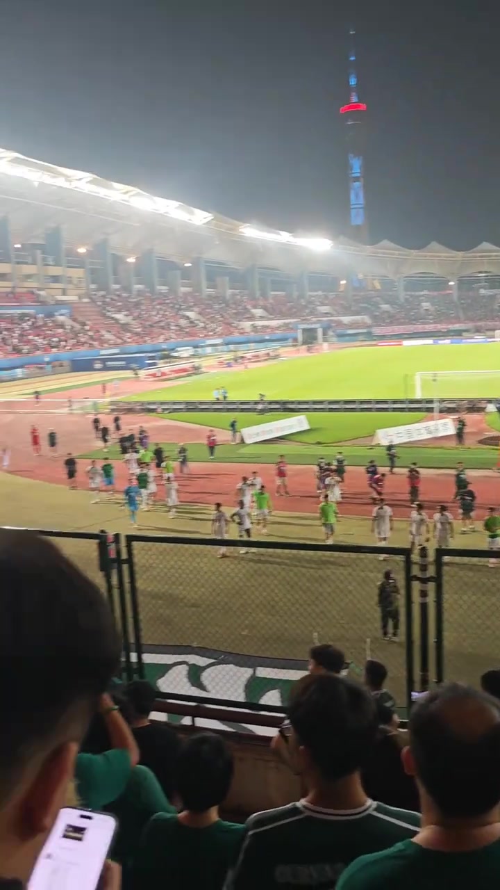 實拍國安賽后謝場仍收獲球迷掌聲博主感嘆對塞蒂恩真太寬容了