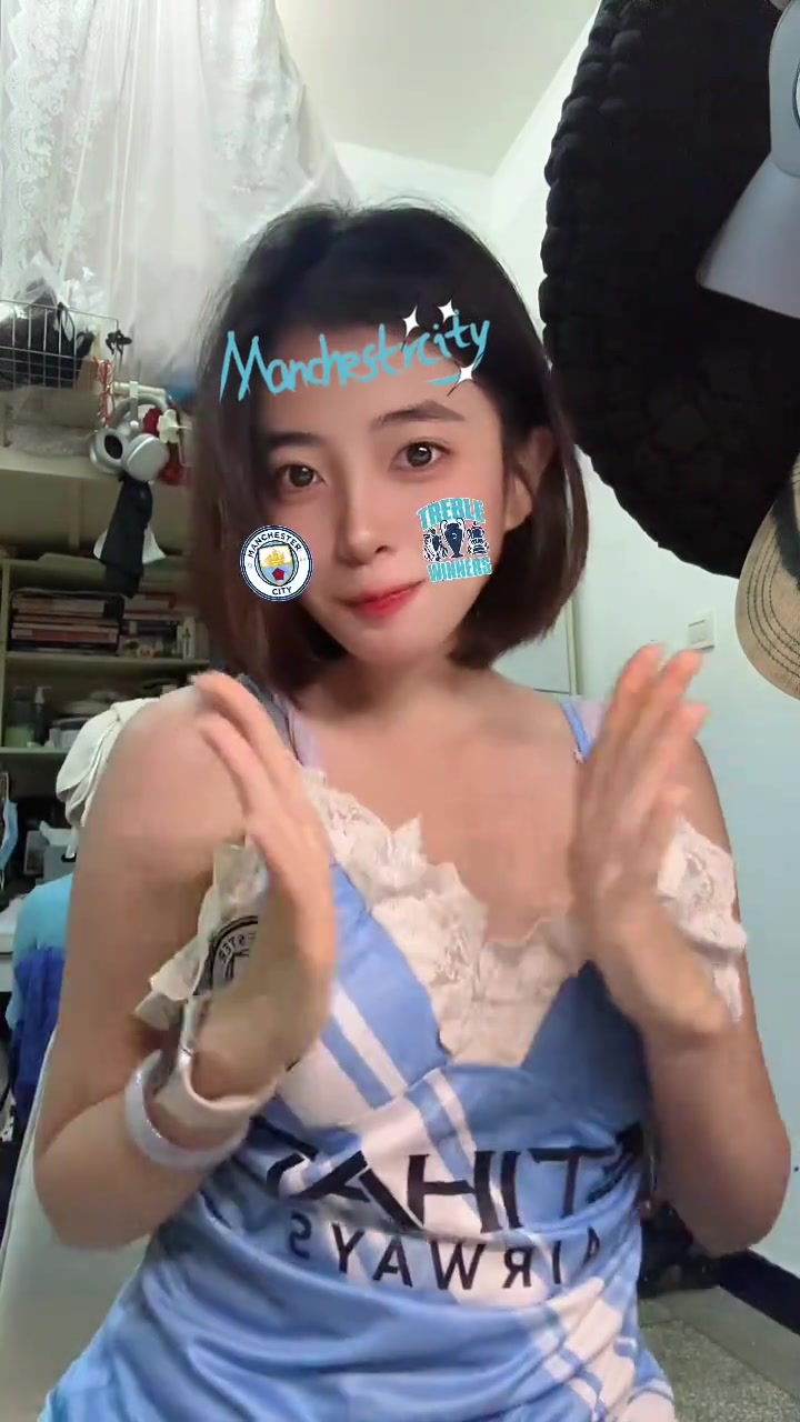 哇塞這期是誰定制的曼城專屬裙子曼聯(lián)球迷這招太狠了