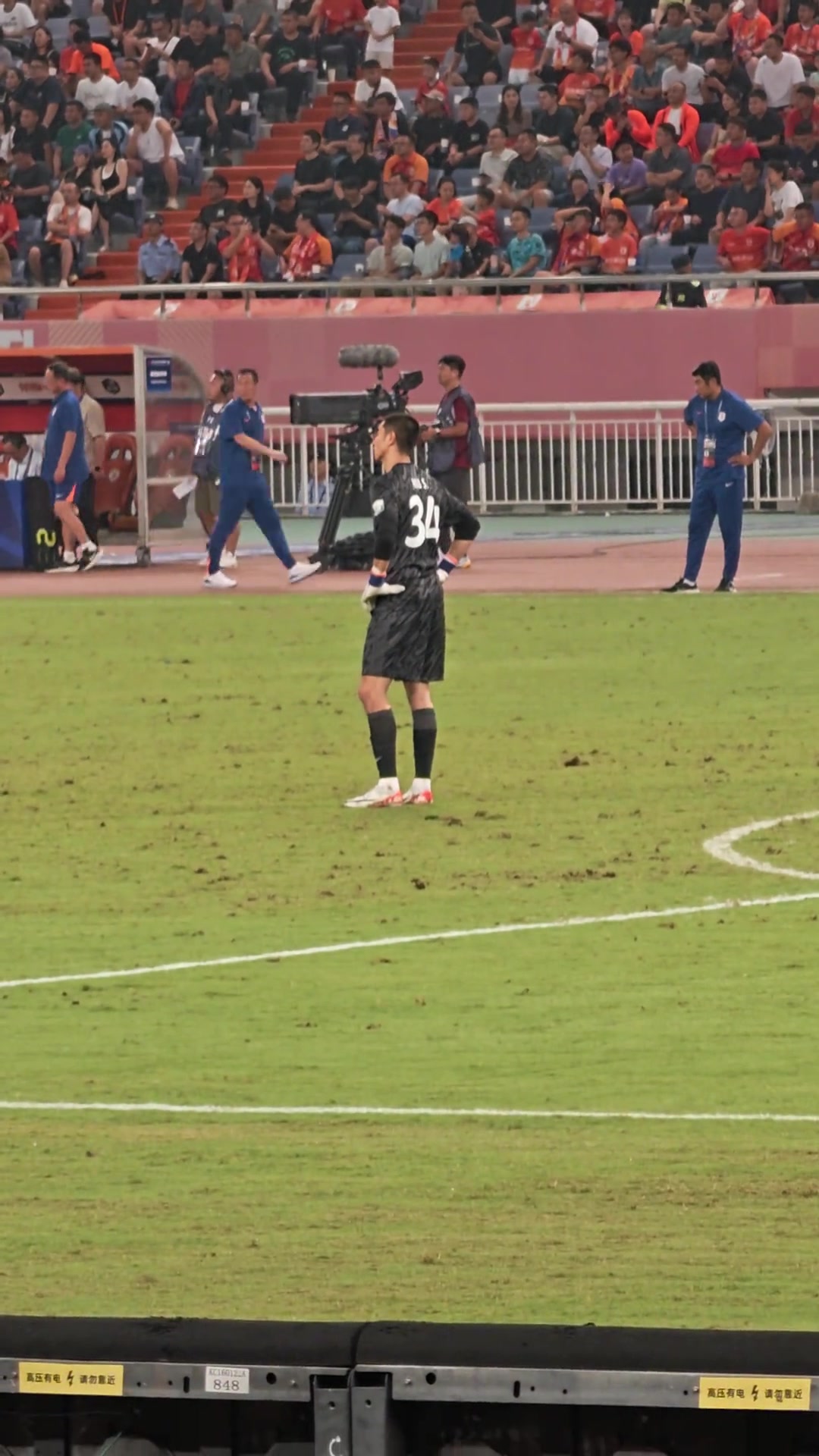 反擊實(shí)拍泰山球迷高唱侯森不如王大雷咿呀咿呀呦