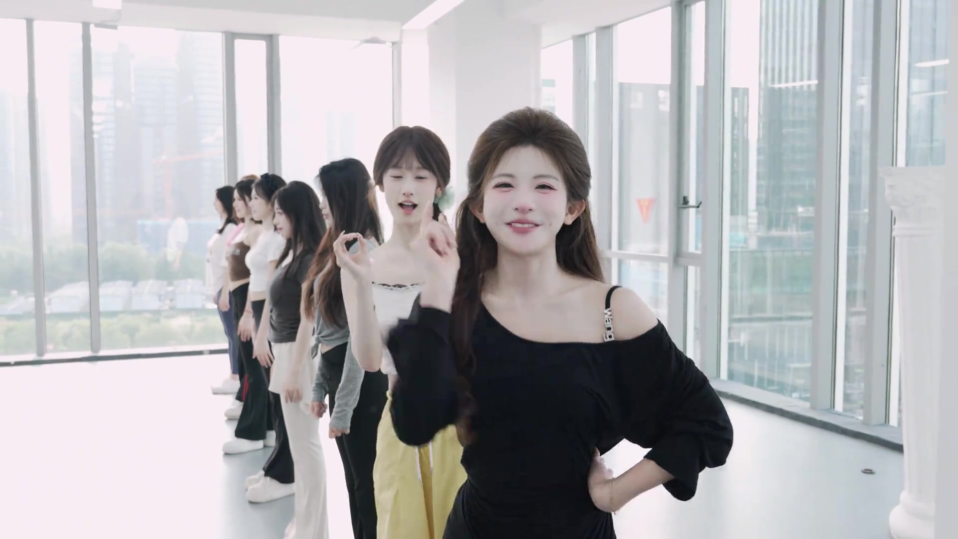 蘇超小姐姐高抬一字馬為常州加油你們準(zhǔn)備好進(jìn)球了嘛