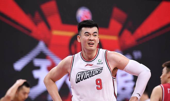 CBA現(xiàn)役體重最大的10名球員：王哲林123公斤第七，第一名131公斤