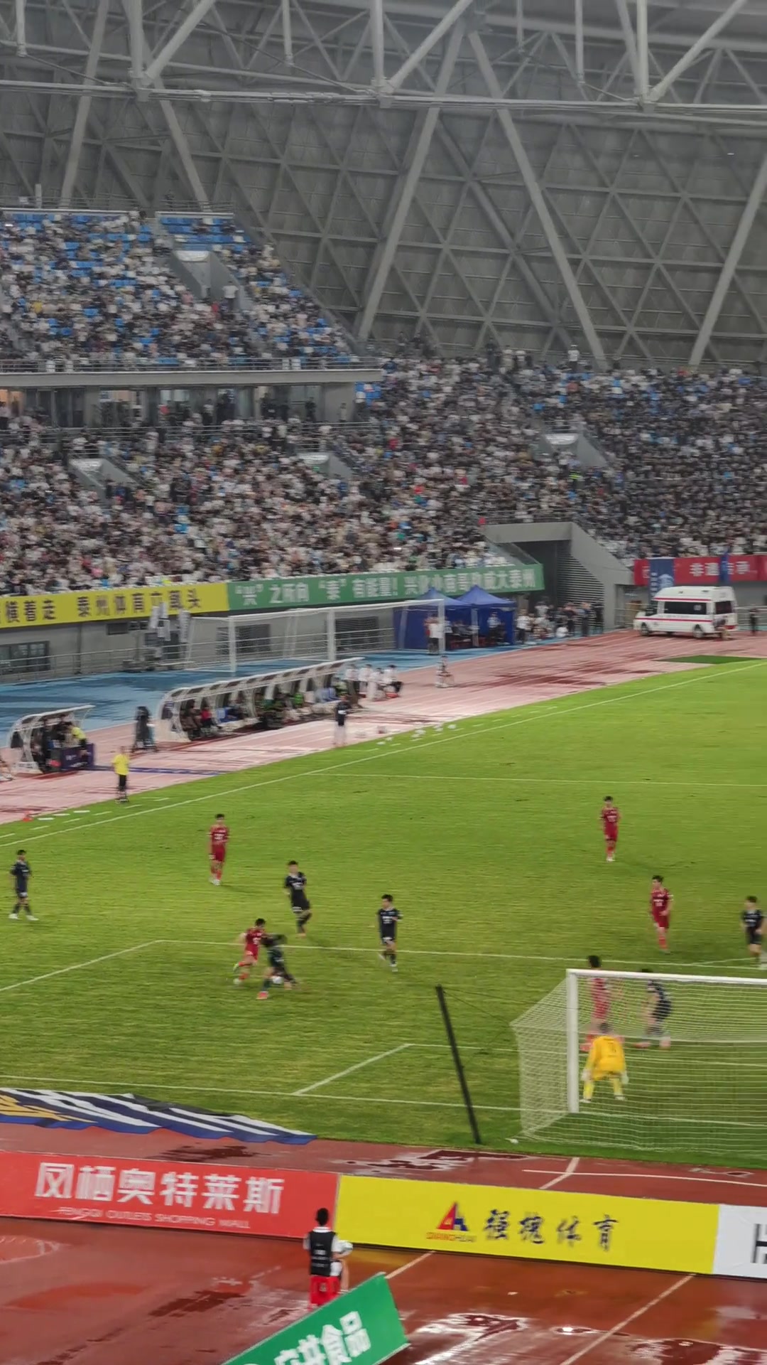 現(xiàn)場(chǎng)實(shí)拍蘇超1v6破門網(wǎng)友國(guó)足球員可以進(jìn)這種球嗎