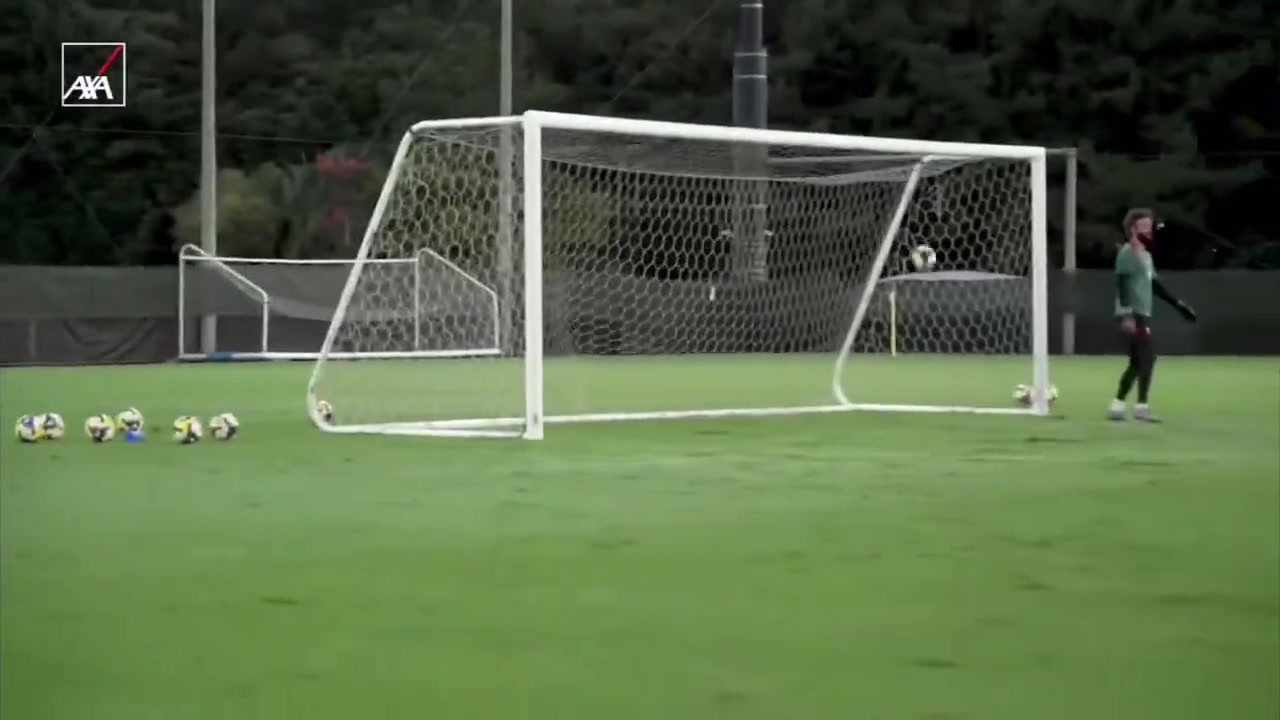 還要啥伊薩克?；倏擞?xùn)練中左右腳頭球破門輕松戴帽