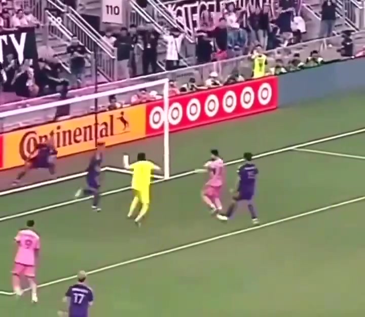 梅西之所以是梅西因為他是用技術(shù)和腦子踢球