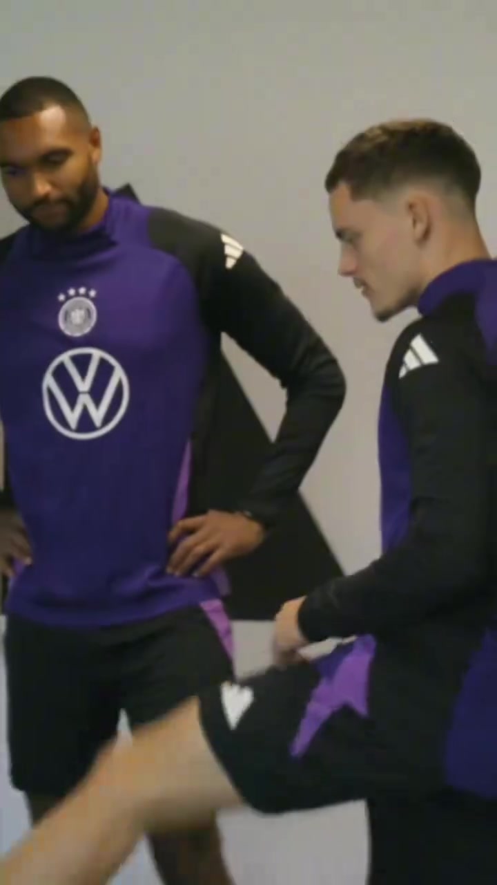 維爾茨很開心啊德國隊(duì)備戰(zhàn)世預(yù)賽的訓(xùn)練