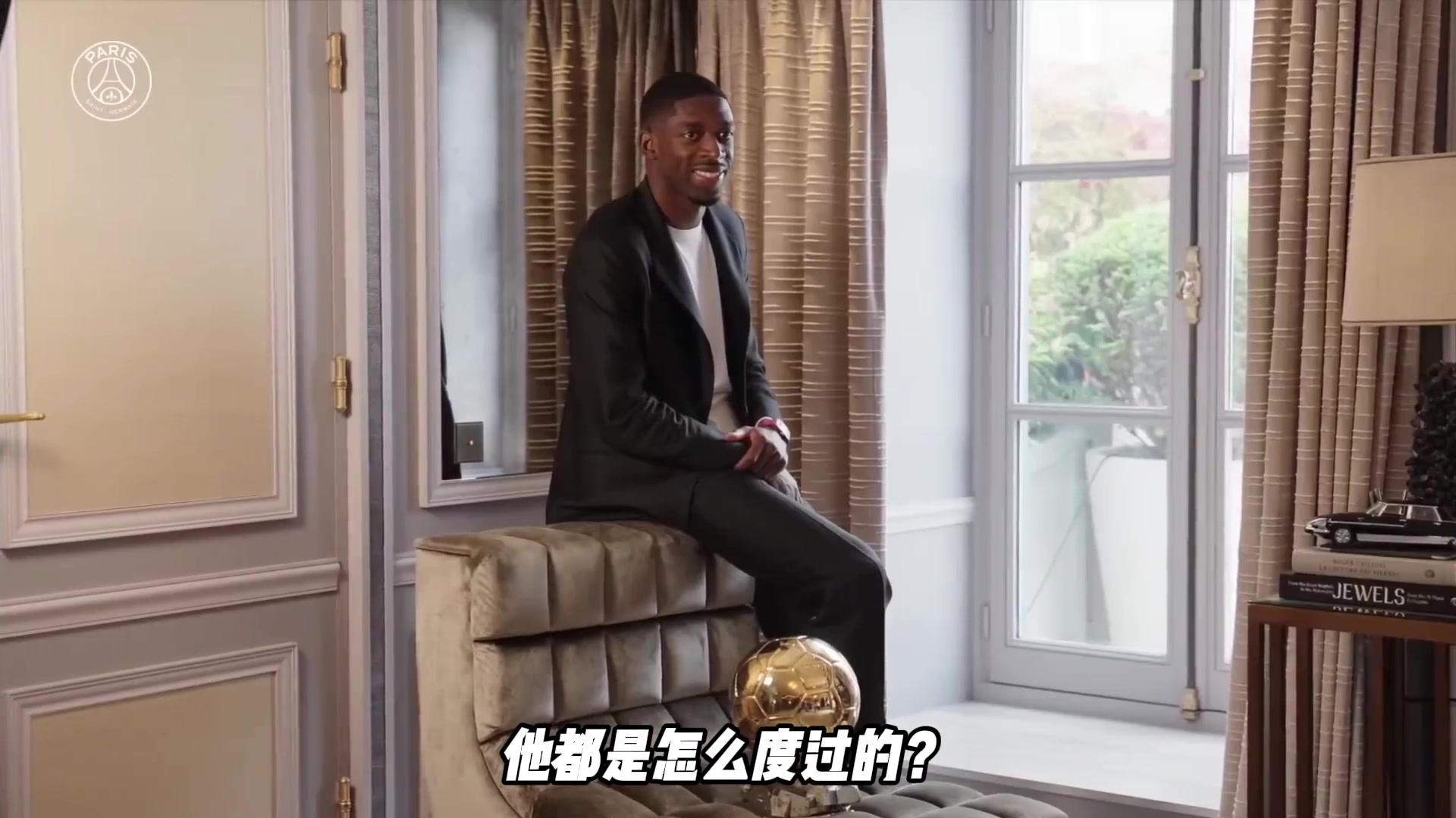 開(kāi)了眼了登貝萊拿了金球獎(jiǎng)后回到大巴黎俱樂(lè)部上下都非常興奮