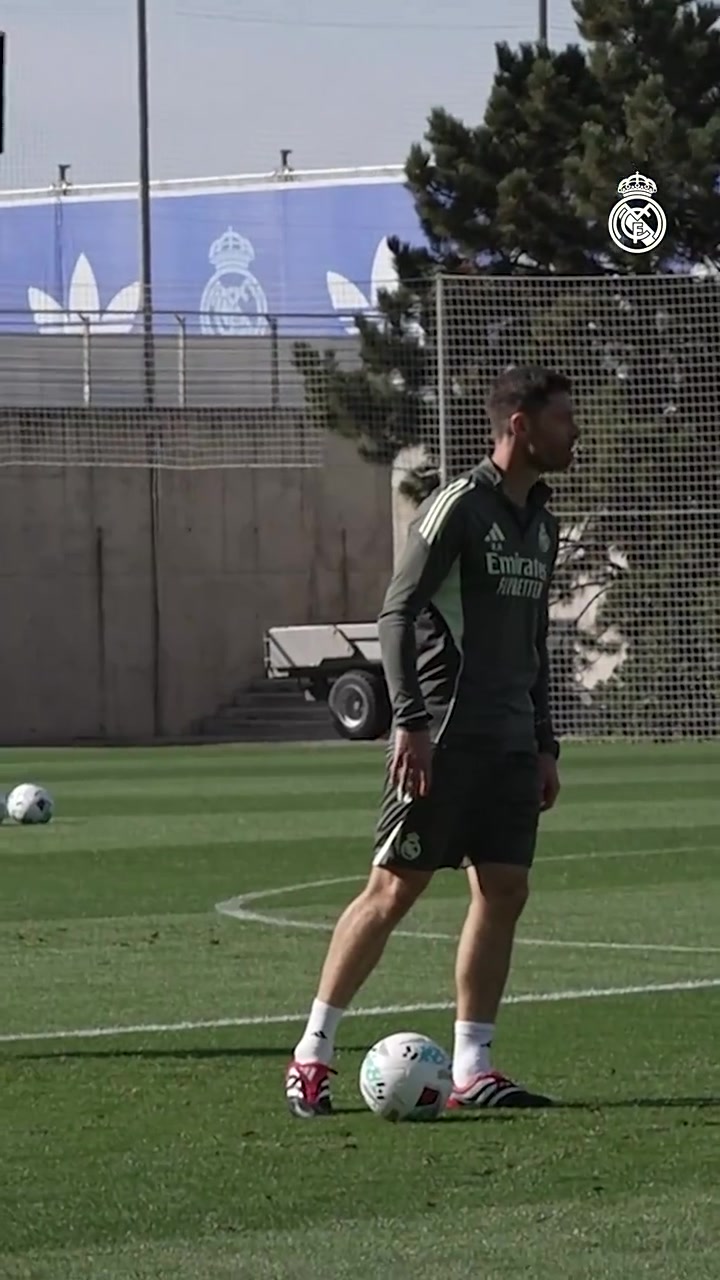 太秀了皇馬官方曬哈維-阿隆索訓(xùn)練時(shí)磁吸般停球