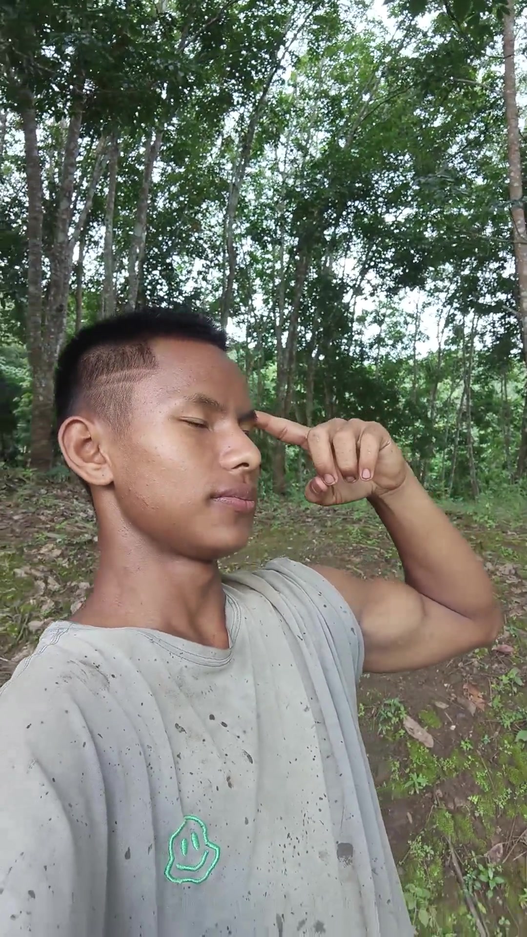 拉什福德來中國了你小子怎么也會有標志性大鼻子