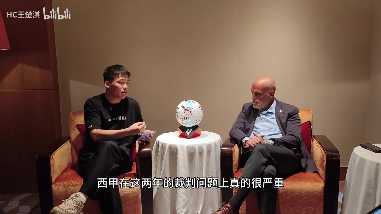 王楚淇當(dāng)面質(zhì)問西甲主席梅西當(dāng)年離開巴薩的真相是什么