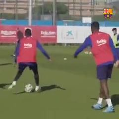 招牌迷蹤步登貝萊多年前巴薩訓(xùn)練場(chǎng)上展現(xiàn)的無(wú)解技術(shù)