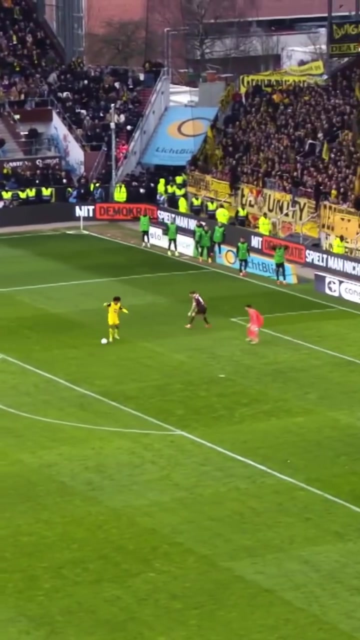 神奇小子名場面阿德耶米突破過人射門一氣呵成