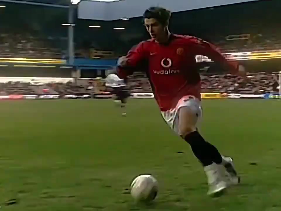 讓人眼花繚亂的技巧年輕時(shí)期的C羅觀賞性太強(qiáng)了