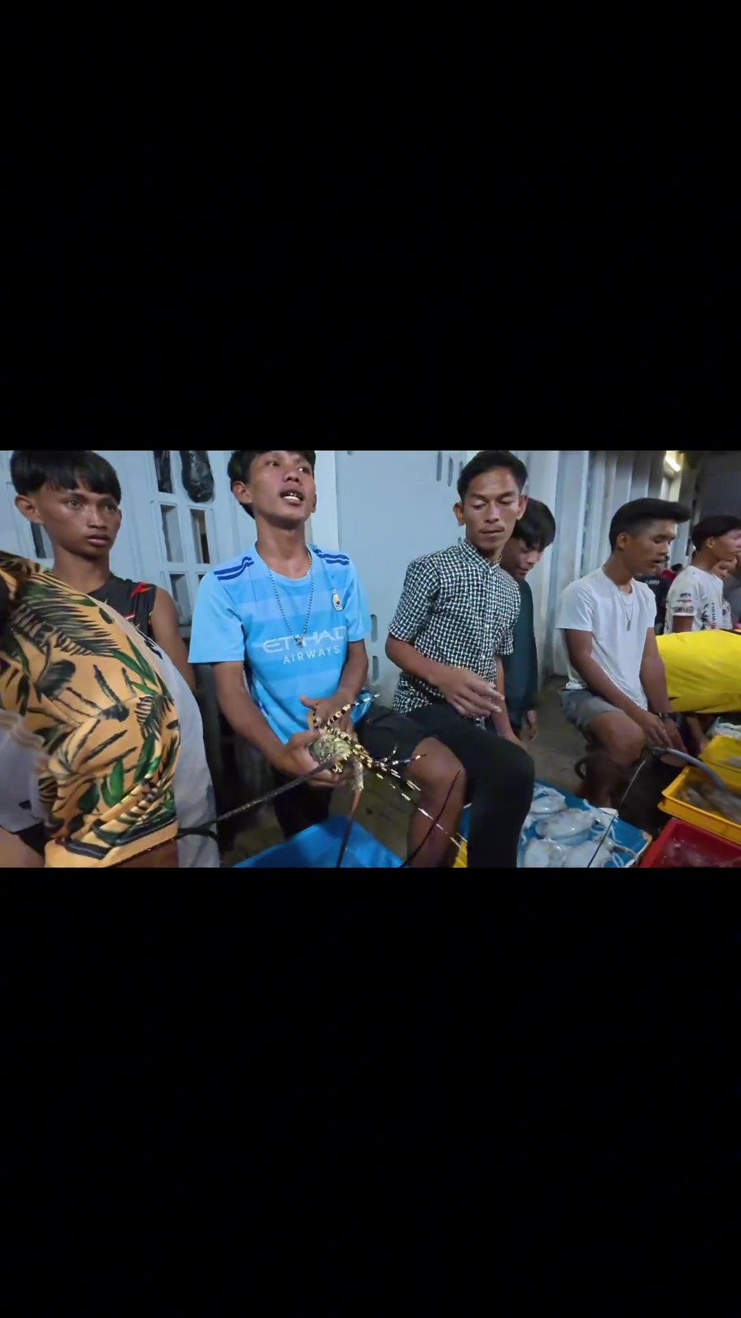 姐們?cè)谙杀練r(jià)你悠著點(diǎn)曼城老哥眼神一下清澈了