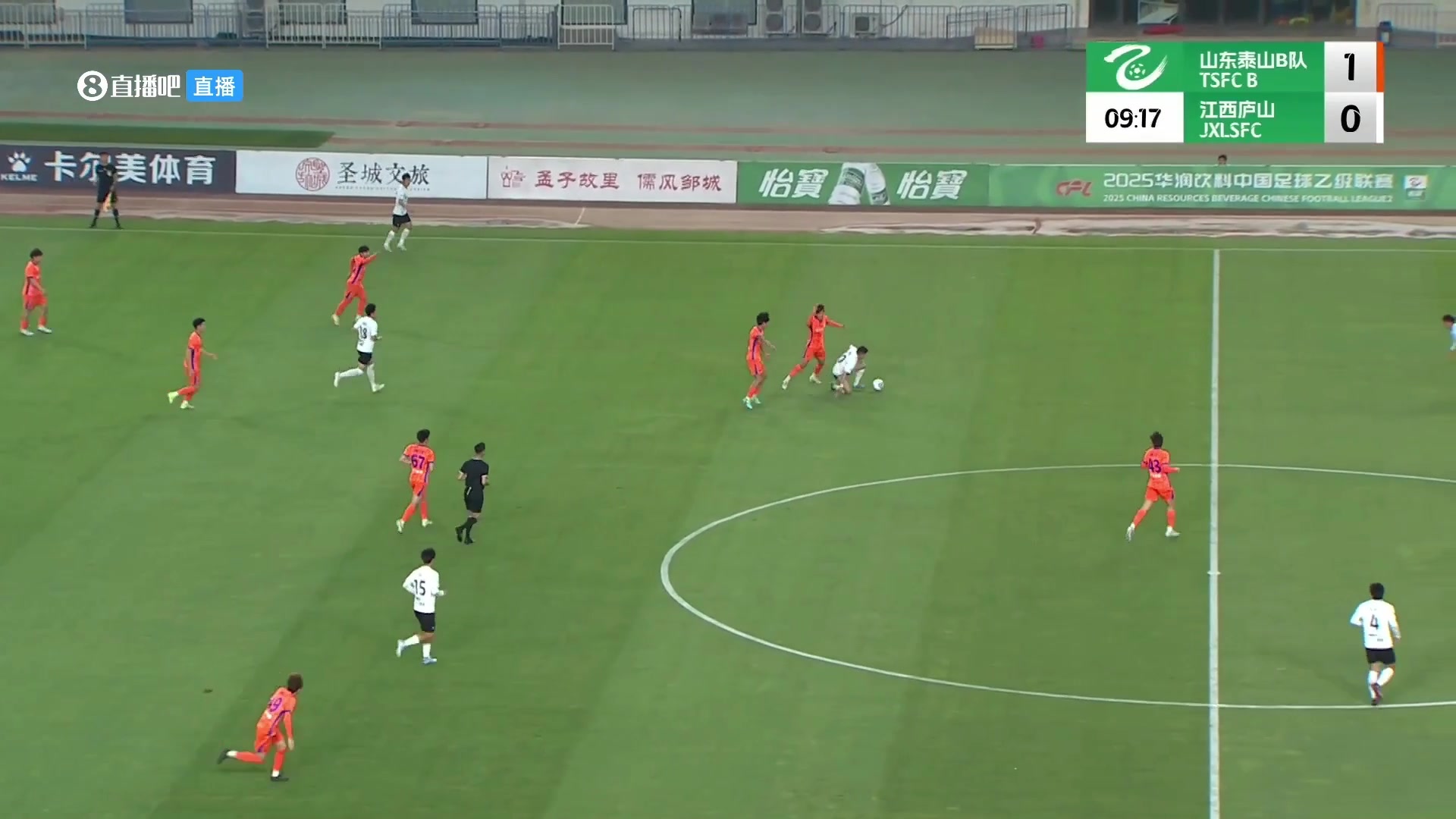 中乙驚現(xiàn)中圈吊射名場(chǎng)面這個(gè)門將在干嘛啊