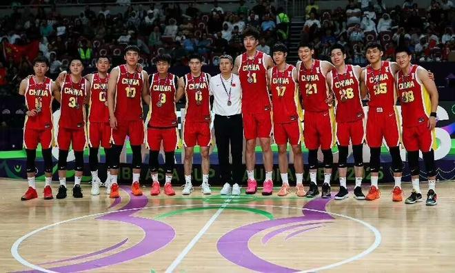 韓國(guó)公佈大名單，內(nèi)線(xiàn)巨人李元錫身高2米06！中國(guó)男籃比賽時(shí)間