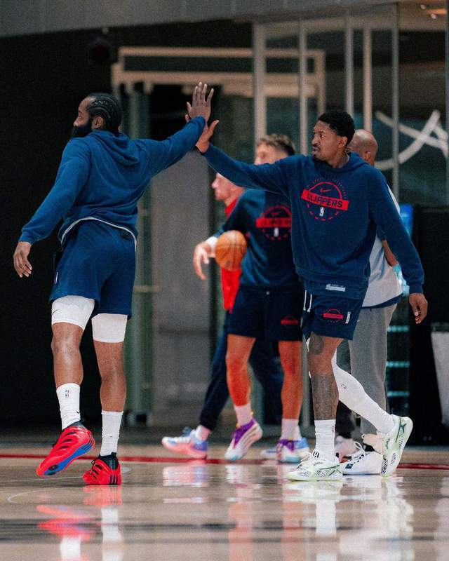 快船挑戰(zhàn)衛(wèi)冕冠軍！小卡崴腳出戰(zhàn)成疑，全隊(duì)士氣低落難逃2連敗