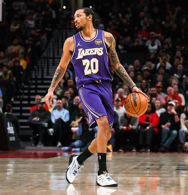 祖母打兩份工，他迫切想打NBA，湖人雙向球員復刻流感之戰(zhàn)！