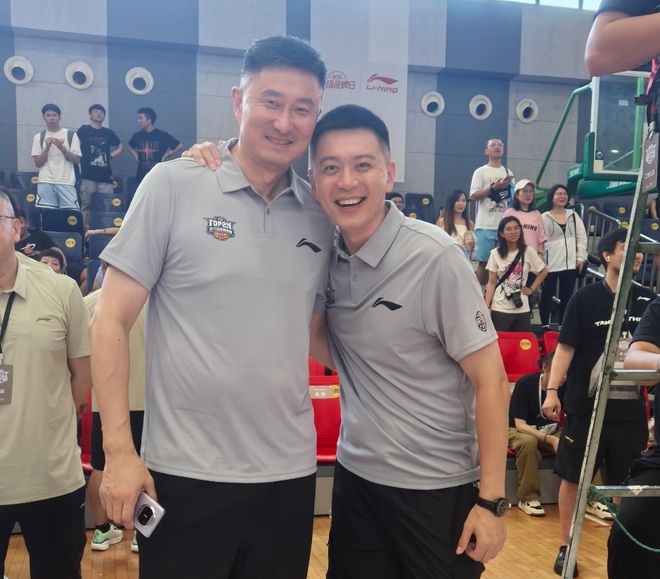 杜鋒正式回?fù)魲铠Q！遼粵還沒碰面，采訪卻刀光劍影，火藥味太濃瞭