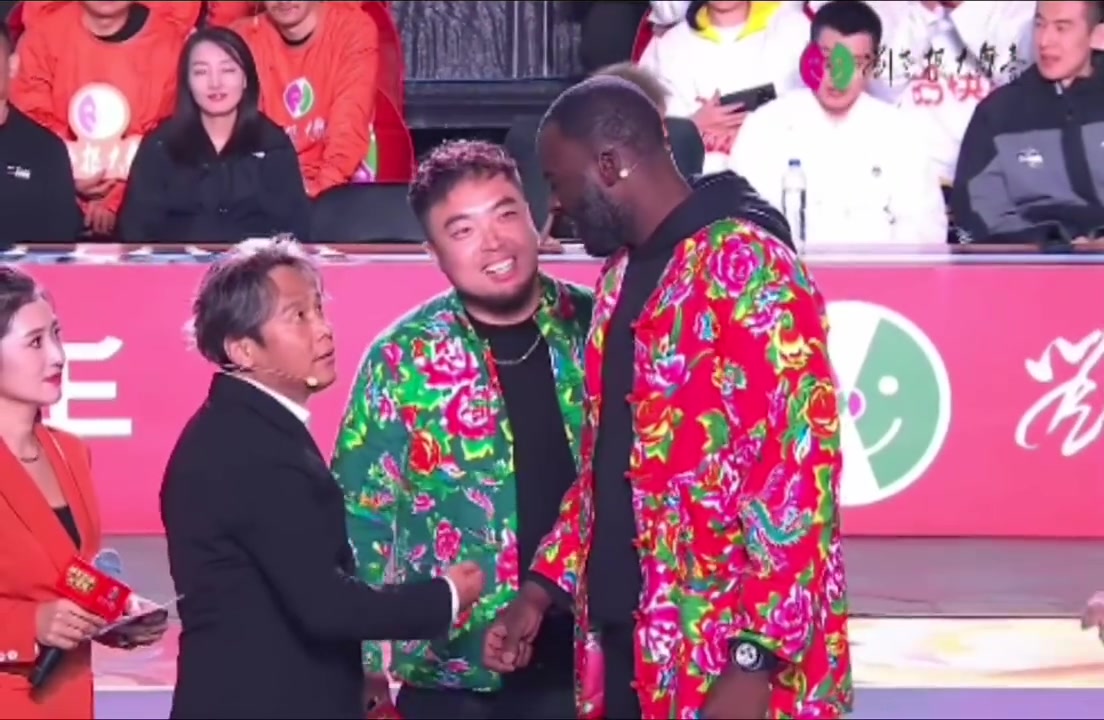 這個(gè)體型差絕了宋小寶是不是在對(duì)追夢說你個(gè)損色