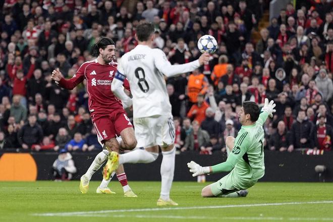庫爾圖瓦昨夜對(duì)利物浦撲救8次，歐冠生涯僅次于22年決賽的9次