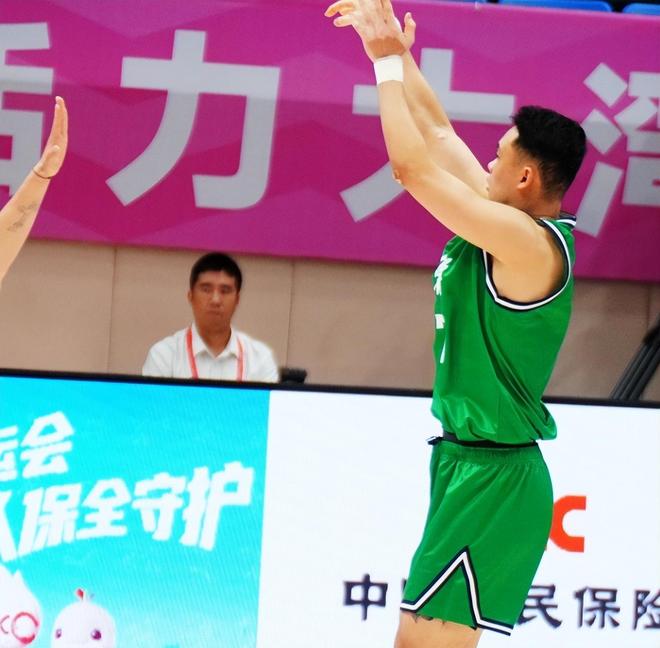 遼寧124-60中國(guó)澳門(mén) 球員評(píng)價(jià)：3人優(yōu)秀，9人及格