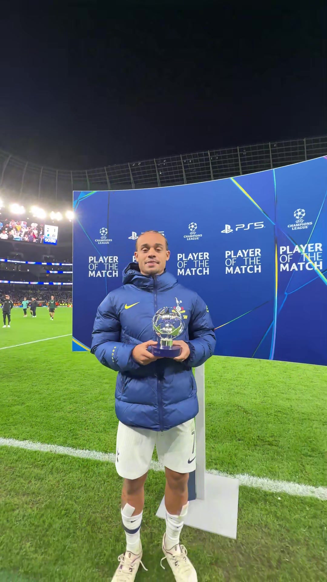 哈維西蒙斯憑借對陣哥本哈根的出色表現榮膺全場最佳球員