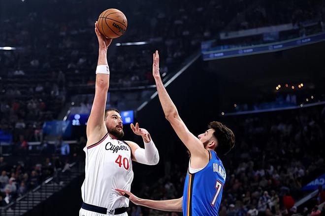 比賽態(tài)度出瞭問題？快船內(nèi)線支柱本賽季的下滑速度也太誇張瞭？