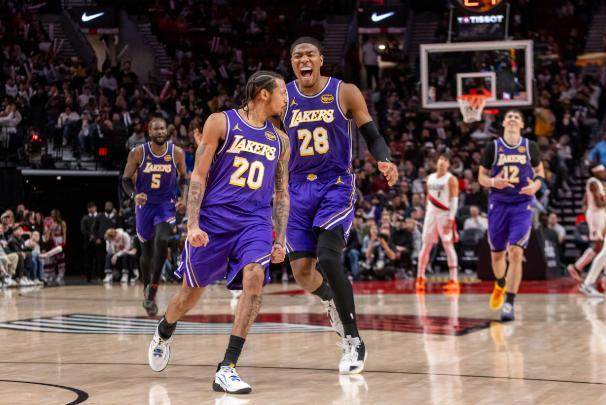 雷迪克體系初成！湖人殘陣克敵，更衣室現(xiàn)冠軍氛圍